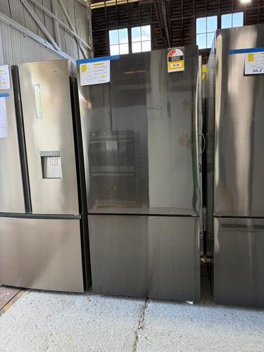 Factory second Fisher & Paykel RF522BRPB6 494-liter bottom mount refrigerator-freezer - Second Hand Appliances Geebung